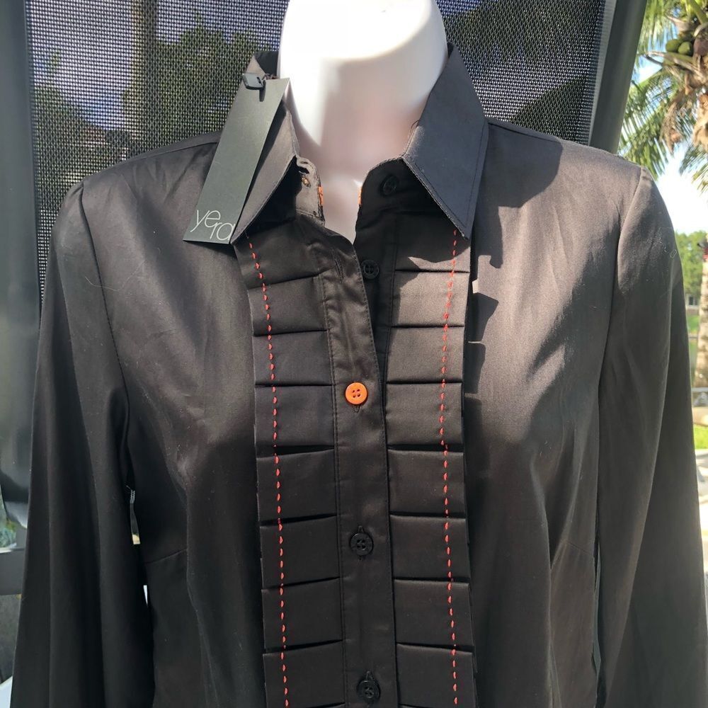 NWT Yera 💯 % cotton from Spain buttons down S
